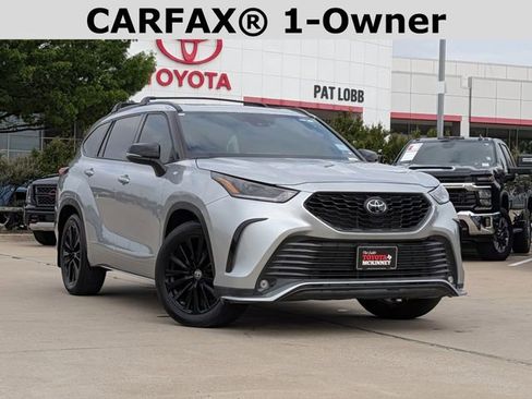 Used 2023 Toyota Highlander XSE image 2