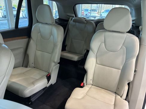Used 2022 Volvo XC90 T6 Momentum w/ Advanced Package image 17