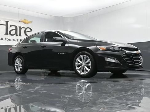 Used 2025 Chevrolet Malibu LT FWD image 2
