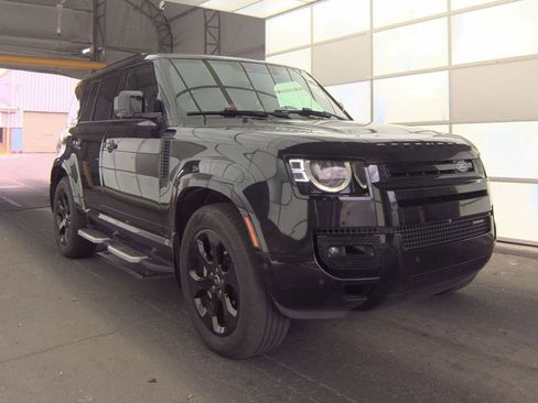 Used 2023 Land Rover Defender 110 X-Dynamic SE image 3