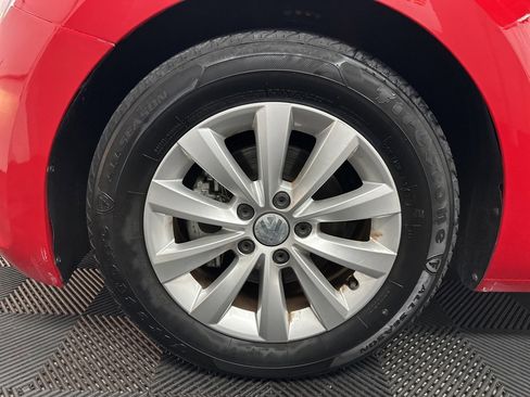 Used 2019 Volkswagen Beetle 2.0T S image 32