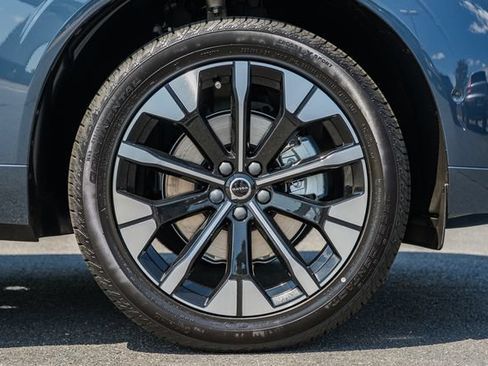 New 2027 Volvo XC60 B5 Plus AWD/4WD image 18