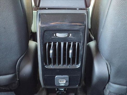 Used 2025 Jeep Compass Limited AWD/4WD image 17