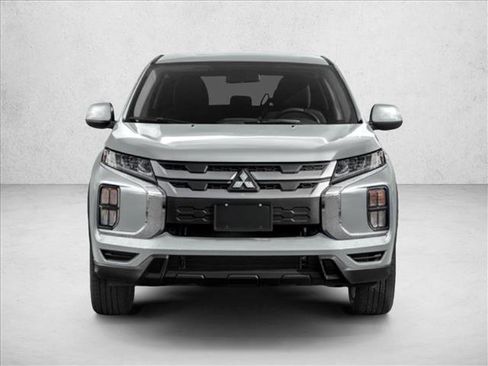Used 2024 Mitsubishi Outlander SE image 2