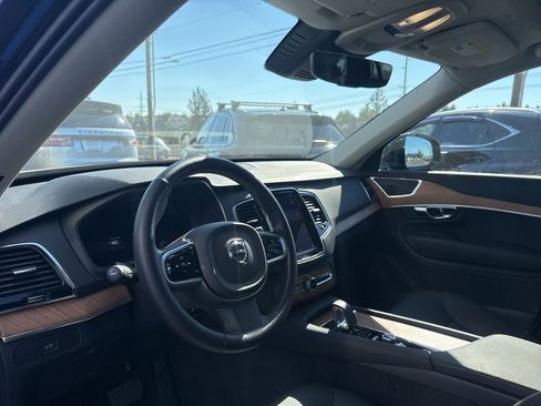 Used 2025 Volvo XC90 B6 Plus image 21