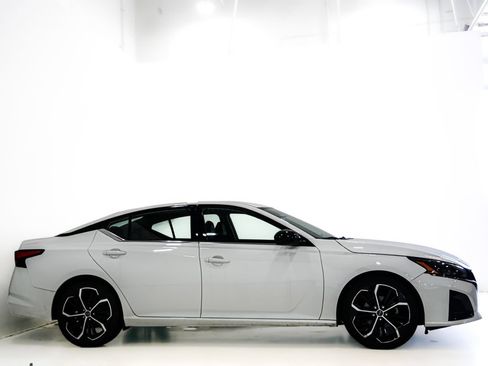 Used 2024 Nissan Altima 2.5 SR FWD image 4