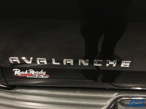 Used 2012 Chevrolet Avalanche LTZ image 14