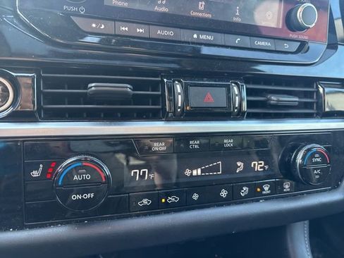 Used 2022 Nissan Pathfinder SV w/ SV Premium Package image 15