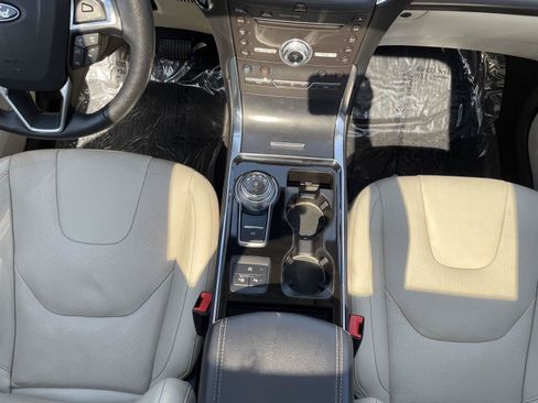 Used 2019 Ford Edge Titanium w/ Equipment Group 301A AWD/4WD image 31