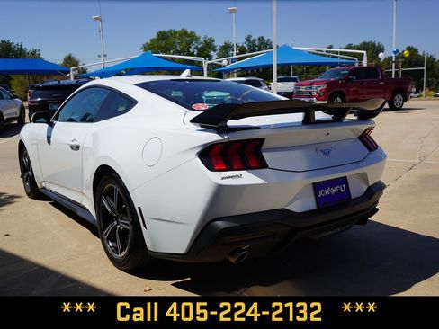 Used 2025 Ford Mustang Coupe RWD image 9