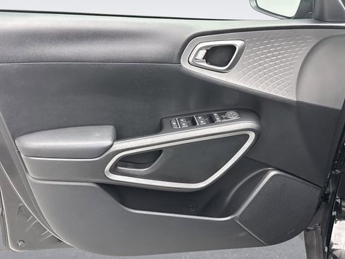 Used 2024 Kia Soul LX w/ Option Group 015 image 9