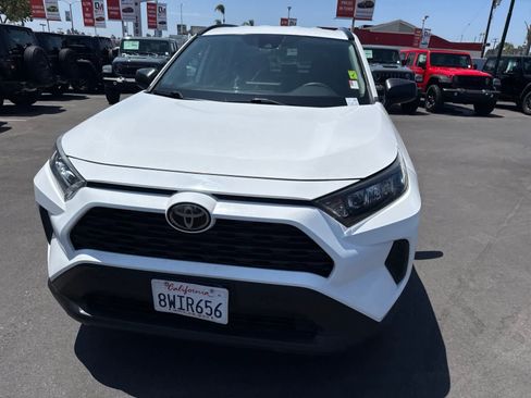 Used 2020 Toyota RAV4 LE FWD image 4