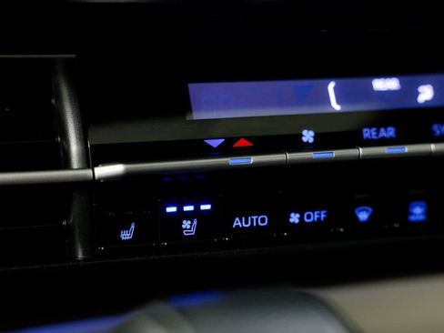 Used 2021 Toyota Sienna Platinum image 33