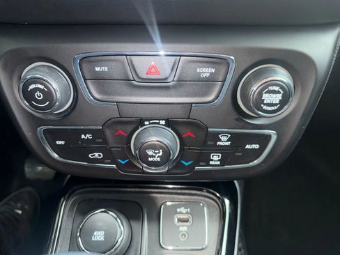 Used 2020 Jeep Compass Latitude image 19