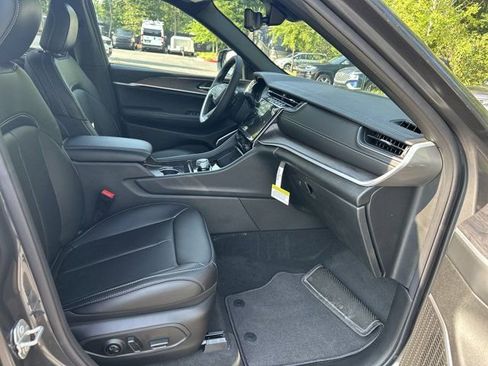 New 2025 Jeep Grand Cherokee Limited w/ Luxury Tech Group II image 13