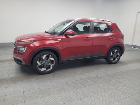 Used 2022 Hyundai Venue SEL FWD image 2