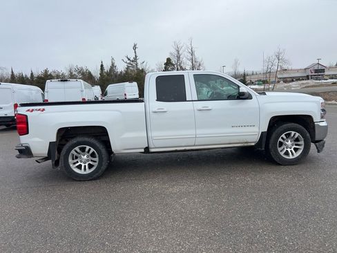 Used 2018 Chevrolet Silverado 1500 LT w/ All Star Edition AWD/4WD image 9