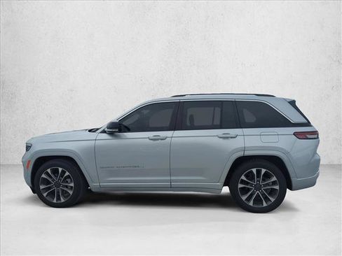 Used 2023 Jeep Grand Cherokee Overland AWD/4WD image 5
