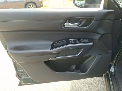 Used 2024 Nissan Pathfinder SL AWD/4WD image 12