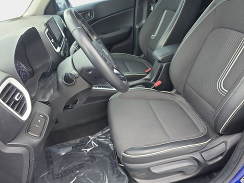 Used 2022 Hyundai Venue Limited w/ Cargo Package FWD image 14