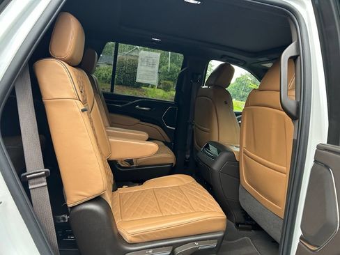 Used 2024 Cadillac Escalade Sport AWD/4WD image 50