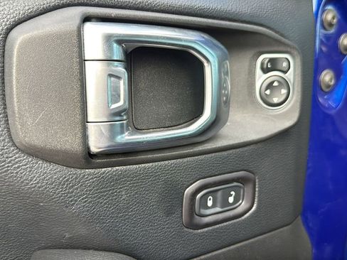 Used 2018 Jeep Wrangler Unlimited Sahara AWD/4WD image 20