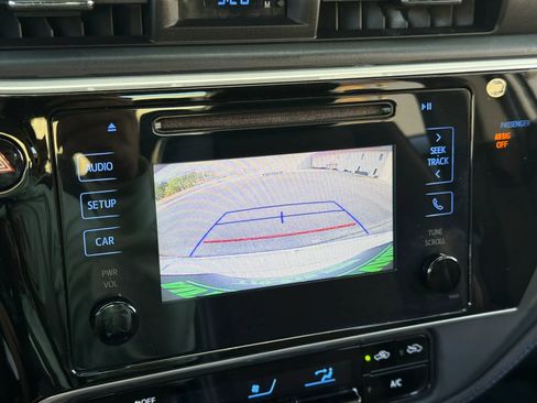 Used 2018 Toyota Corolla SE image 21