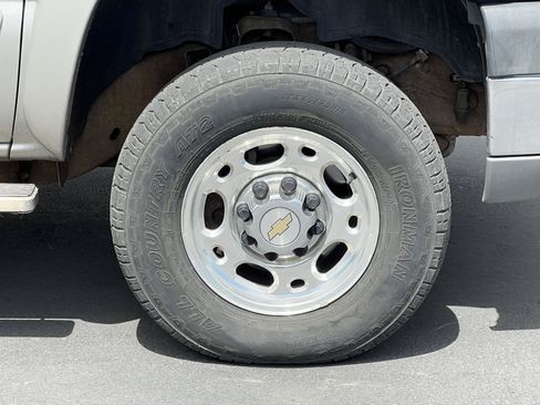 Used 2005 Chevrolet Silverado 2500 LT w/ Heavy-Duty Power Package AWD/4WD image 16