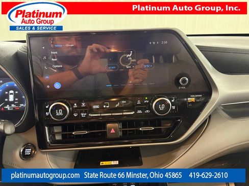 Used 2023 Toyota Highlander Platinum AWD/4WD image 20