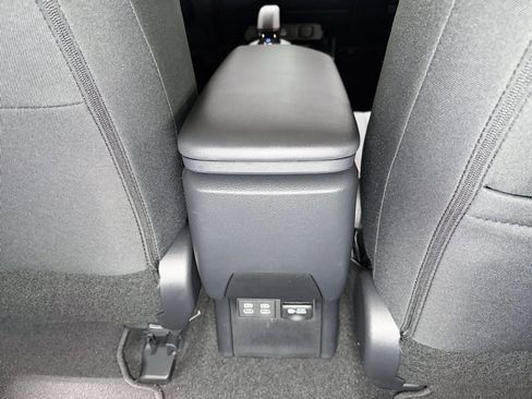 Used 2025 Toyota Prius Plug-In Hybrid image 18