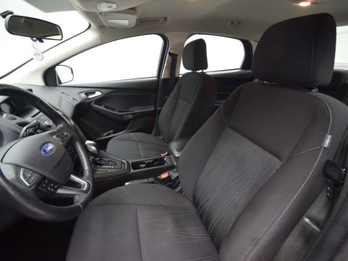 Used 2016 Ford Focus SE w/ SE Sport Package image 13
