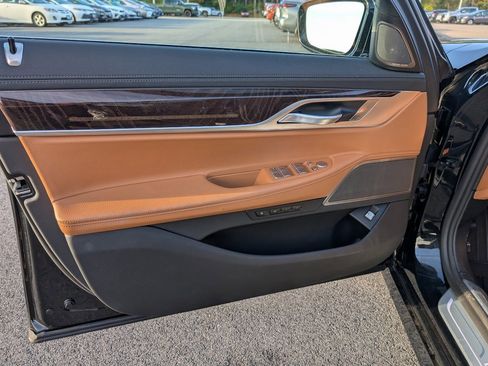 Used 2022 BMW 740i xDrive image 17