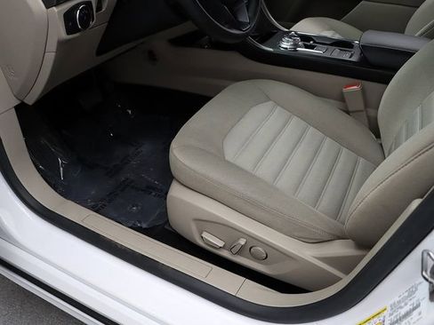 Used 2017 Ford Fusion SE image 22