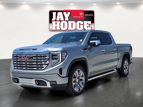 Used 2023 GMC Sierra 1500 Denali w/ Denali Reserve Package AWD/4WD image 3