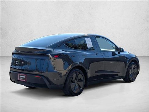 Used 2026 Tesla Model Y Premium image 4