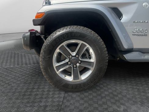 Used 2018 Jeep Wrangler Unlimited Sahara AWD/4WD image 14