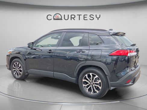 Used 2024 Toyota Corolla Cross AWD Hybrid image 3