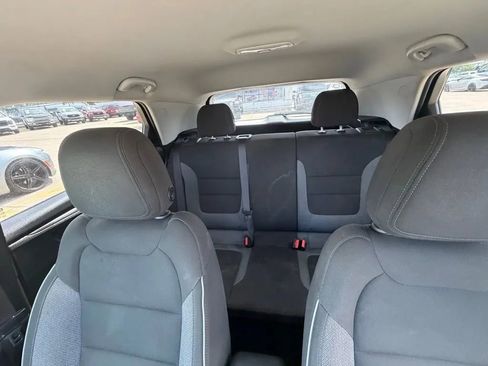Used 2023 Chevrolet TrailBlazer LT FWD image 22
