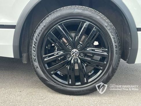 Used 2022 Volkswagen Tiguan SE R-Line FWD image 13