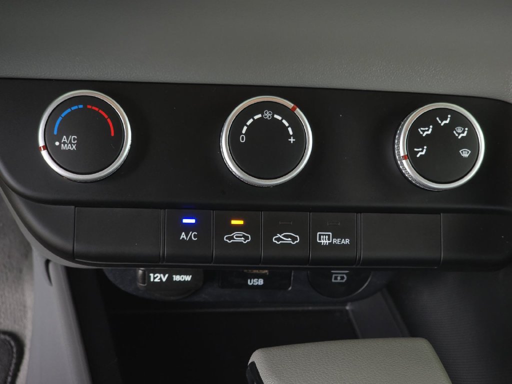 Used 2024 Hyundai Elantra SE FWD image 21