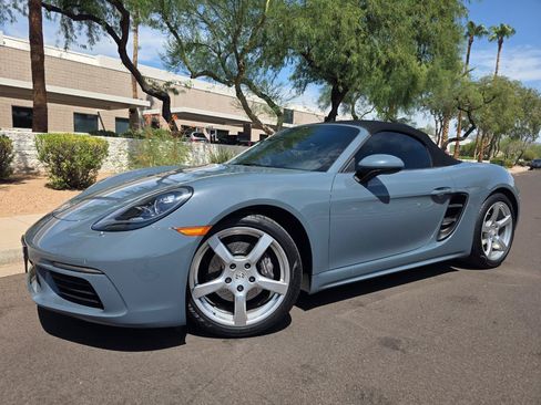Used 2017 Porsche 718 Boxster RWD image 2