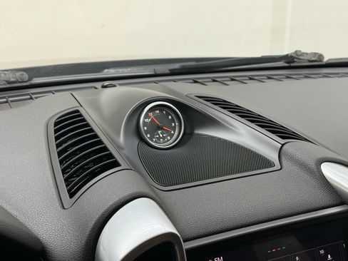 Used 2018 Porsche Cayenne Platinum Edition image 31