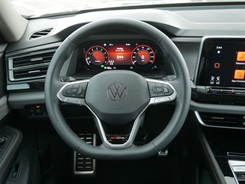 New 2026 Volkswagen Atlas Peak Edition image 11