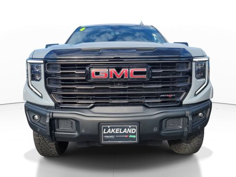 Used 2024 GMC Sierra 1500 AT4X image 2