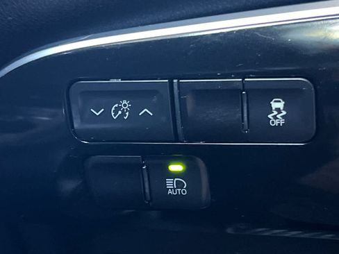 Used 2018 Toyota Prius Prime Premium FWD image 30