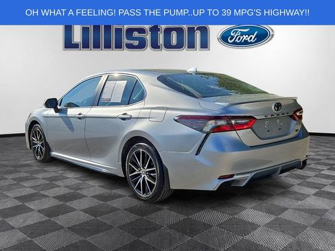 Used 2023 Toyota Camry SE FWD image 6