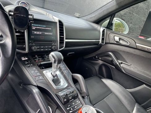 Used 2017 Porsche Cayenne GTS image 8
