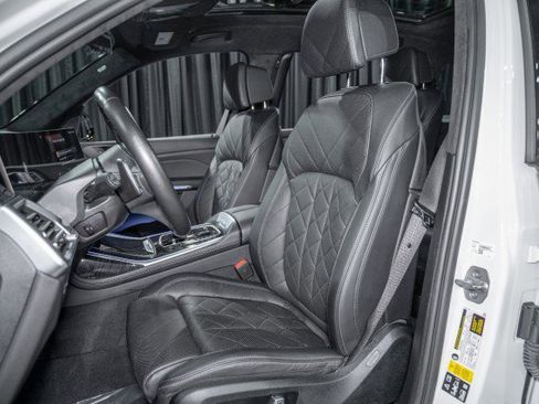 Used 2023 BMW X7 xDrive40i w/ M Sport Package image 9