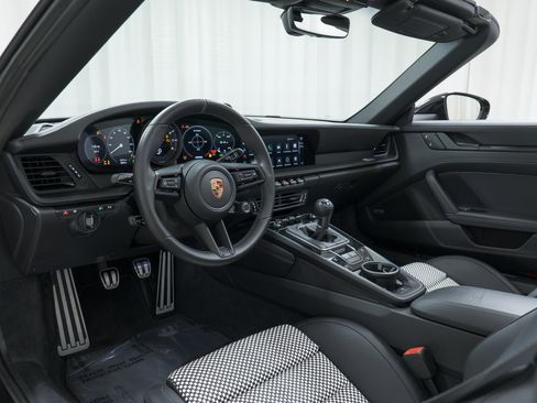 Certified 2022 Porsche 911 50th Anniversary Edition AWD/4WD image 17