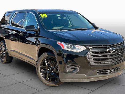 Used 2019 Chevrolet Traverse LS w/ LPO, Blackout Package FWD image 3